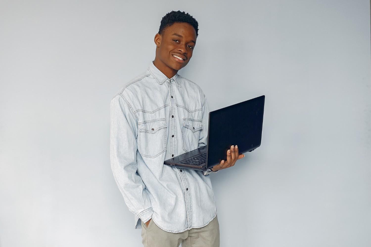 Godswill Ewelike Shines on Ced Tv Despite Morning Rain